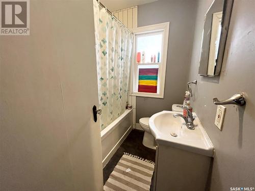 1112 105Th Street, North Battleford, SK - Indoor Photo Showing Bathroom