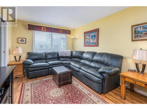6430 Whiskey Jack Road Unit# 107, Big White, BC - Indoor Photo Showing Living Room
