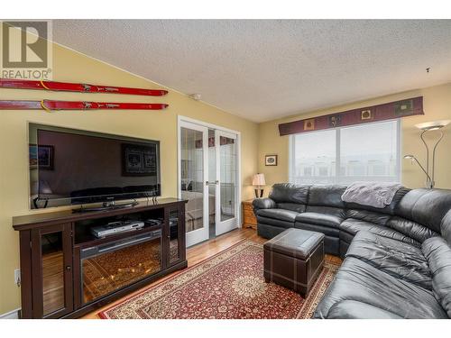 6430 Whiskey Jack Road Unit# 107, Big White, BC - Indoor Photo Showing Living Room