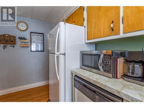 1522 Belgo Road, Kelowna, BC - Indoor Photo Showing Kitchen