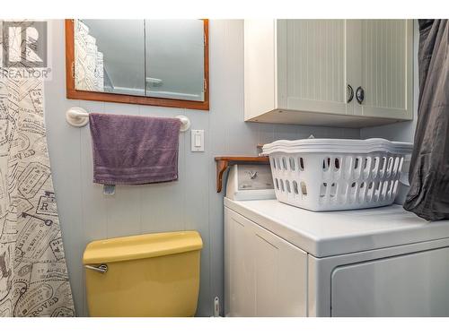 1522 Belgo Road, Kelowna, BC - Indoor Photo Showing Laundry Room