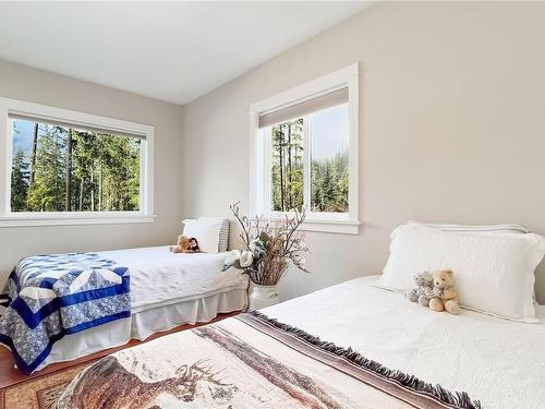 7375 Lakefront Dr, Lake Cowichan, BC - Indoor Photo Showing Bedroom