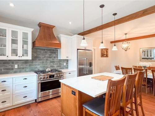 7375 Lakefront Dr, Lake Cowichan, BC - Indoor Photo Showing Kitchen With Upgraded Kitchen