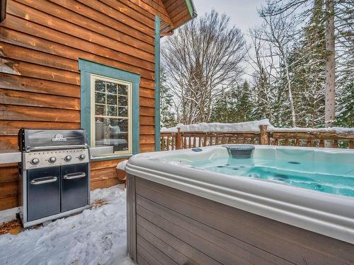Hot tub - 246 Ch. Duplessis, Lac-Supérieur, QC - Outdoor