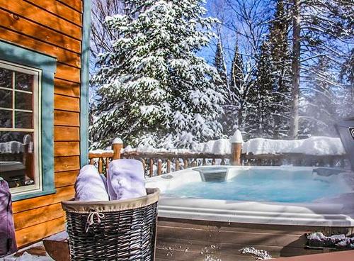Hot tub - 246 Ch. Duplessis, Lac-Supérieur, QC - Outdoor