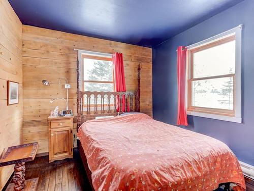 Chambre Ã  coucher principale - 40 Ch. De La Rivière-Rouge, Harrington, QC - Indoor Photo Showing Bedroom