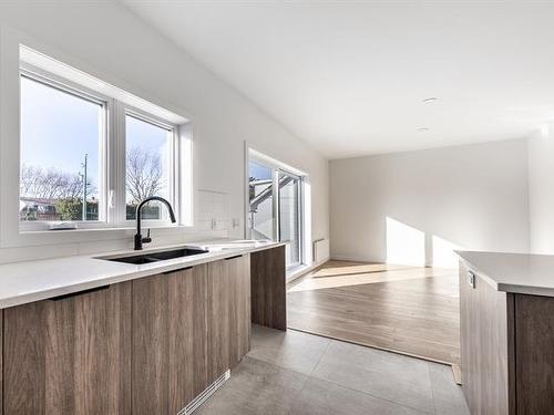 Vue d'ensemble - 410  - 414 Rue Jacques-Cartier S., Saint-Jean-Sur-Richelieu, QC - Indoor Photo Showing Kitchen With Double Sink