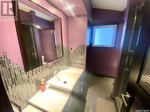 60 Logan Crescent E, Yorkton, SK - Indoor Photo Showing Bathroom