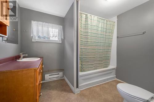 18 Wade'S Lane, Flatrock, NL - Indoor Photo Showing Bathroom