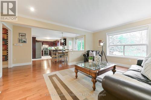 105 Crimson Ridge Road, Barrie, ON - Indoor Photo Showing Living Room