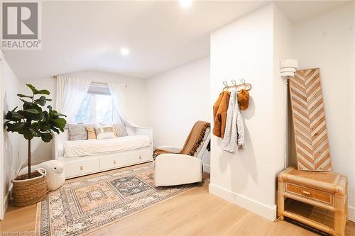 81 2Nd Street Crescent, Hanover, ON - Indoor Photo Showing Bedroom