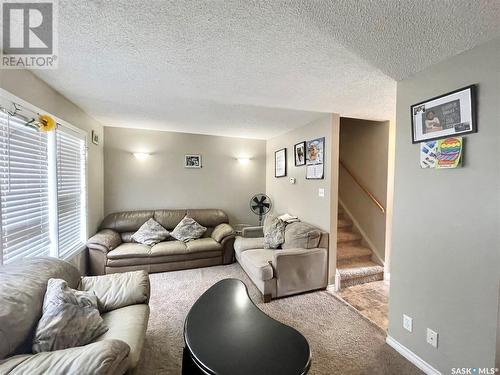 3826 Castle Road, Regina, SK - Indoor Photo Showing Living Room