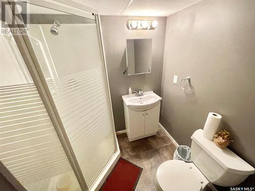 3826 Castle Road, Regina, SK - Indoor Photo Showing Bathroom