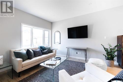 5210 Squires Road, Regina, SK - Indoor Photo Showing Living Room