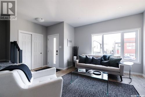 5210 Squires Road, Regina, SK - Indoor Photo Showing Living Room