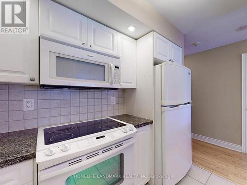 1323 - 500 Doris Avenue, Toronto, ON - Indoor Photo Showing Kitchen