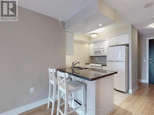 #1323 -500 Doris Ave, Toronto, ON - Indoor Photo Showing Kitchen With Double Sink