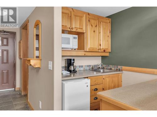 5335 Big White Road Unit# 218, Big White, BC - Indoor Photo Showing Kitchen