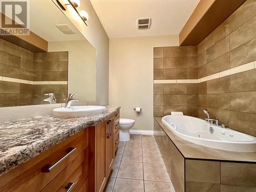 16 Chardonnay Court, Osoyoos, BC - Indoor Photo Showing Bathroom