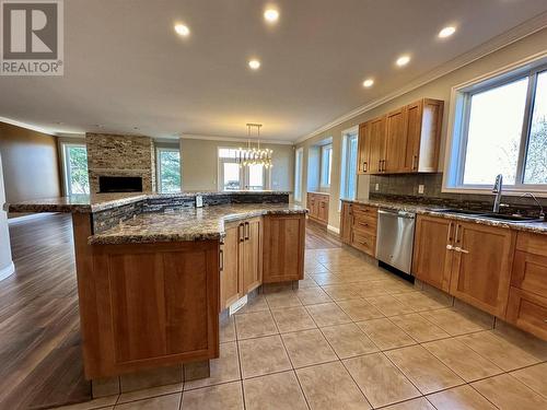 16 Chardonnay Court, Osoyoos, BC - Indoor Photo Showing Kitchen With Double Sink