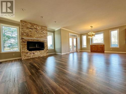 16 Chardonnay Court, Osoyoos, BC - Indoor Photo Showing Living Room With Fireplace
