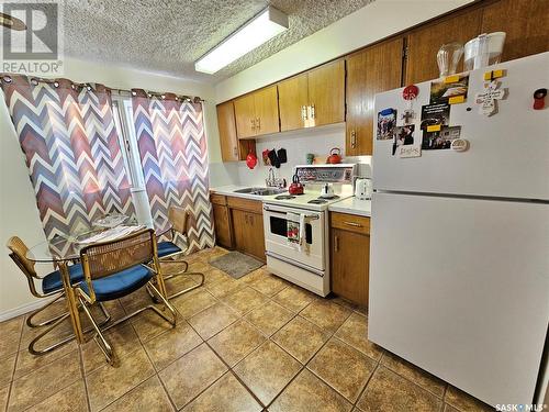 517 Brownlee Street, Morse, SK - Indoor Photo Showing Kitchen With Double Sink