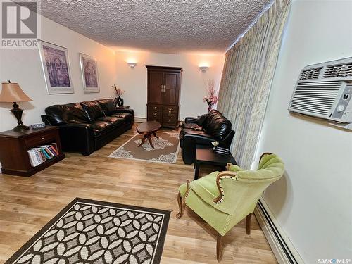 517 Brownlee Street, Morse, SK - Indoor Photo Showing Living Room