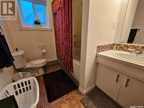 517 Brownlee Street, Morse, SK - Indoor Photo Showing Bathroom