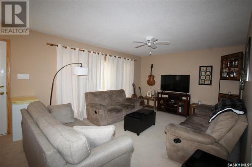 104 5Th Street W, Climax, SK - Indoor Photo Showing Living Room