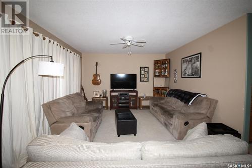 104 5Th Street W, Climax, SK - Indoor Photo Showing Living Room