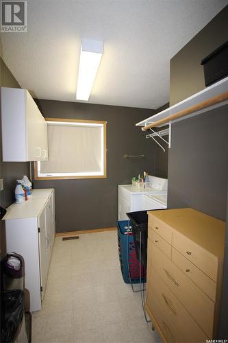 104 5Th Street W, Climax, SK - Indoor Photo Showing Laundry Room