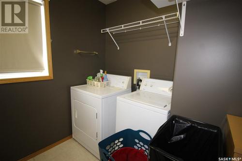 104 5Th Street W, Climax, SK - Indoor Photo Showing Laundry Room