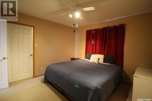 104 5Th Street W, Climax, SK - Indoor Photo Showing Bedroom