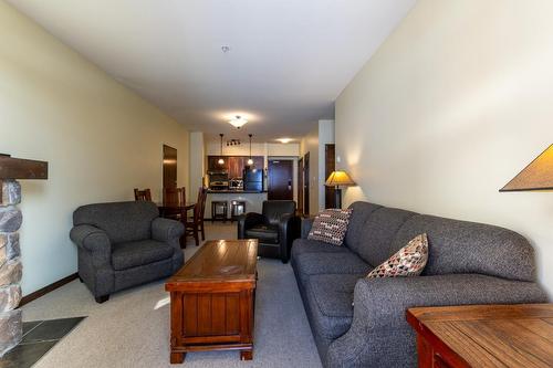 208 - 1545 Kicking Horse Trail, Golden, BC - Indoor Photo Showing Living Room
