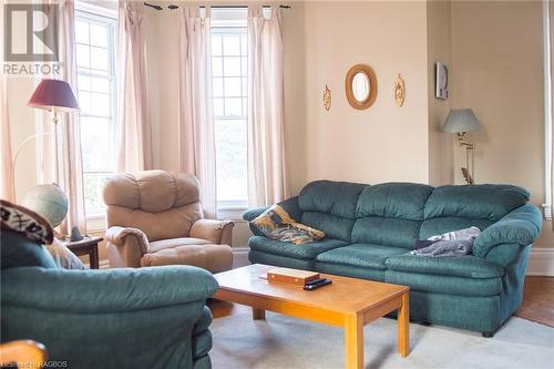15 Spencer Street, Hepworth, ON - Indoor Photo Showing Living Room