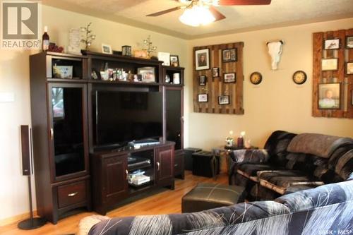 778 3Rd Street E, Shaunavon, SK - Indoor Photo Showing Living Room