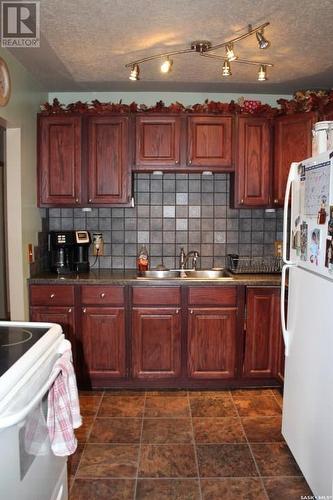 778 3Rd Street E, Shaunavon, SK - Indoor Photo Showing Kitchen With Double Sink