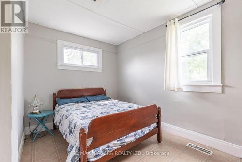 144 Niagara Falls Rd, Thorold, ON - Indoor Photo Showing Bedroom
