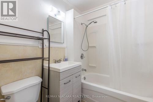 144 Niagara Falls Rd, Thorold, ON - Indoor Photo Showing Bathroom