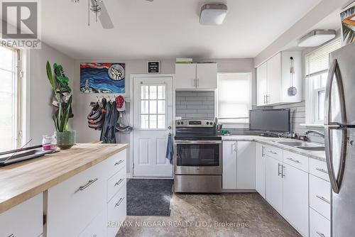 144 Niagara Falls Rd, Thorold, ON - Indoor Photo Showing Kitchen
