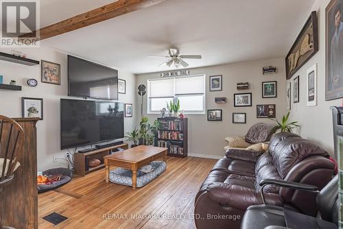 144 Niagara Falls Rd, Thorold, ON - Indoor Photo Showing Living Room