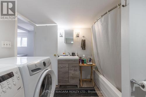 144 Niagara Falls Rd, Thorold, ON - Indoor Photo Showing Laundry Room