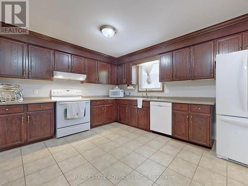 53 Baxter Crescent, Thorold, ON - Indoor Photo Showing Kitchen With Double Sink