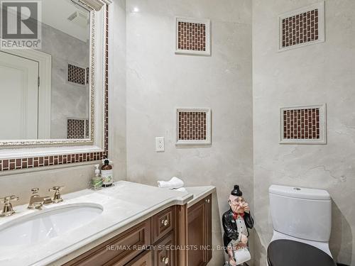 295 Belvenia Rd, Burlington, ON - Indoor Photo Showing Bathroom