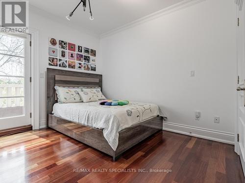 295 Belvenia Rd, Burlington, ON - Indoor Photo Showing Bedroom