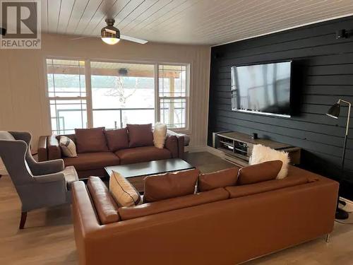 1 Wood'S Road, Gambo Pond, NL - Indoor Photo Showing Living Room