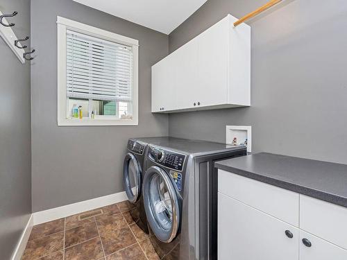6255 Averill Dr, Duncan, BC - Indoor Photo Showing Laundry Room