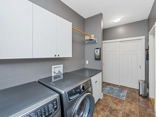 6255 Averill Dr, Duncan, BC - Indoor Photo Showing Laundry Room