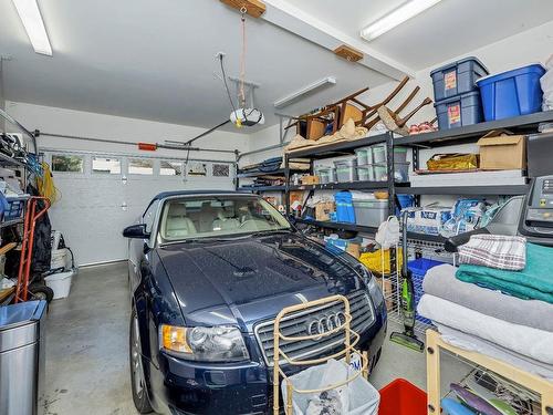 6255 Averill Dr, Duncan, BC - Indoor Photo Showing Garage