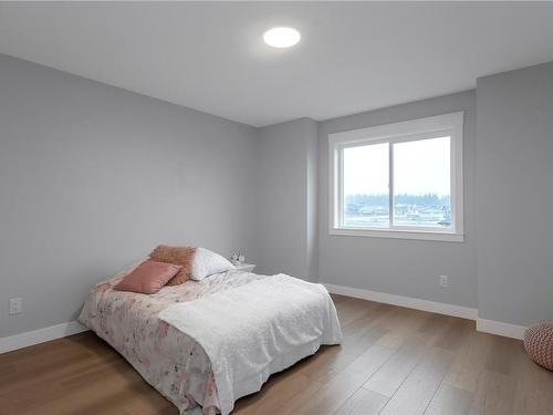 725 Salmonberry St, Campbell River, BC - Indoor Photo Showing Bedroom